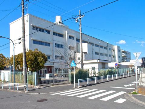 新橋小学校(2012年3月)