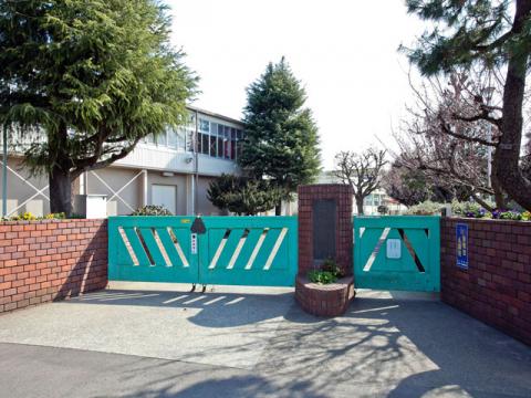 上瀬谷小学校(2012年3月)