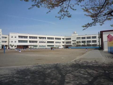 白根小学校(2010年4月)
