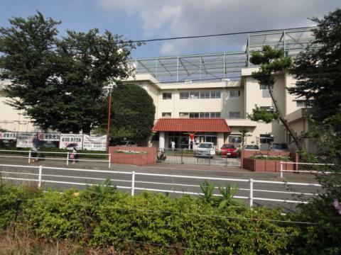 大池公園通りが通学路です(2023年7月)