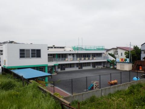 幼稚園も徒歩５分の距離で安心(2014年5月)