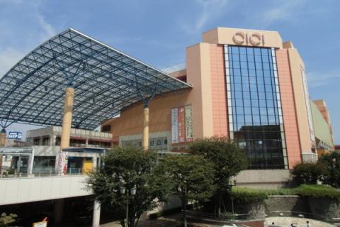 駅前にはショッピングセンターが複数ございます♪