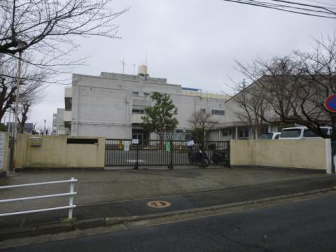 鳥が丘小学校(2015年3月)