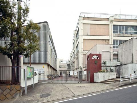 横浜市立中尾小学校(2012年3月)
