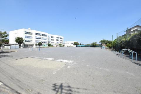 上白根小学校