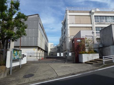 横浜市立中尾小学校(2011年9月)