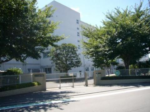 横浜市立和泉小学校　徒歩8分（609m）(2014年8月)