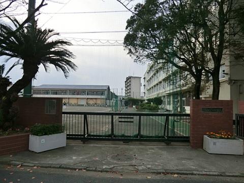 左近山中学校