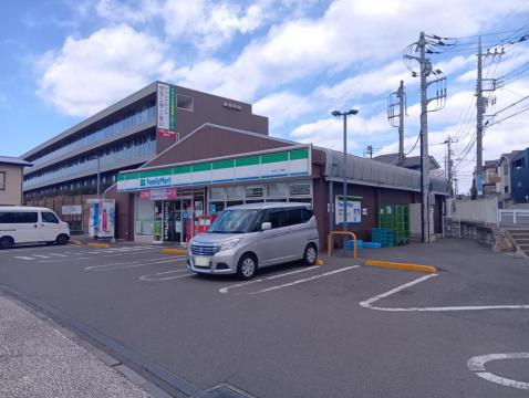 ファミリーマート中沢二丁目店
