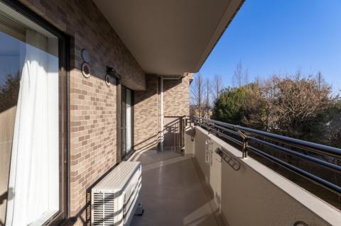 陽光あふれるバルコニー